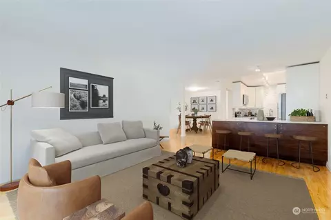 7930 SE 34th St #411, Mercer Island, WA 98040
