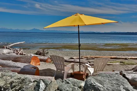 6288 Brighton Beach Rd, Clinton, WA 98236