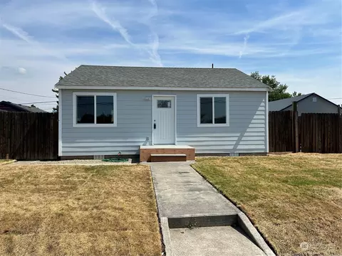 1021 W Ivy Ave, Moses Lake, WA 98837