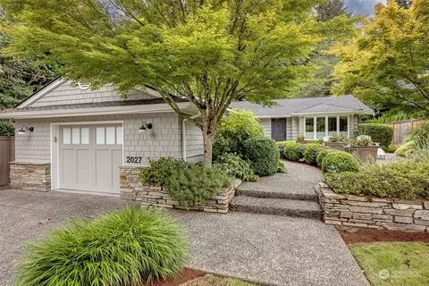 2027 77th Ave NE, Medina, WA 98039