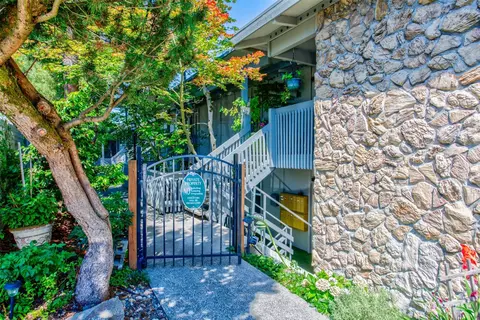 7064 35th Ave NE #12, Seattle, WA 98115