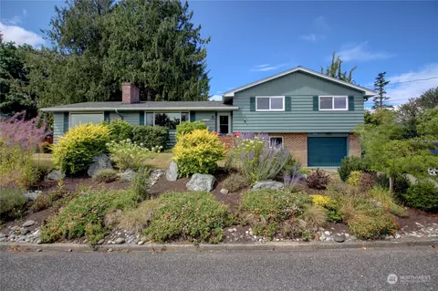12056 Hilynn Dr, Burlington, WA 98233