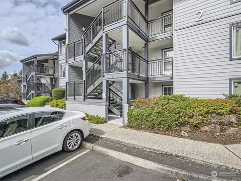 2601 NE 4th St #212, Renton, WA 98056