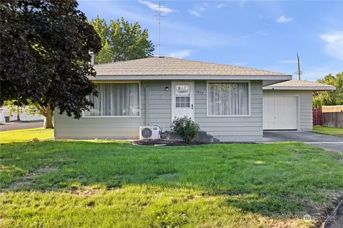 1052 Elm St, Othello, WA 99344 photo 2