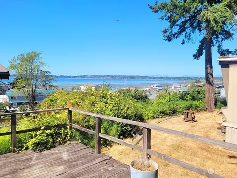 7443 Sunset Dr, Blaine, WA 98230