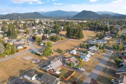 1929 Lafromboise St, Enumclaw, WA 98022 photo 3