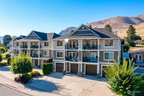 230 E Farnham Ave #A3, Chelan, WA 98816