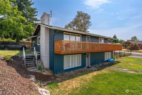 324 Mountain View Pl NW, East Wenatchee, WA 98802