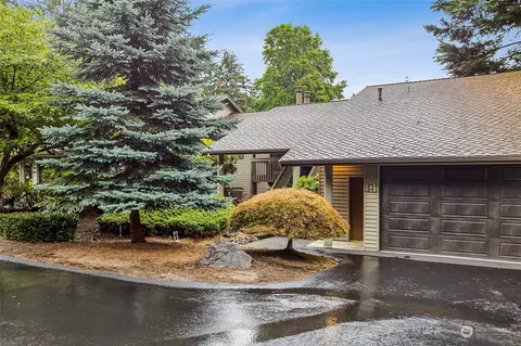 1341 Bellefield Park Ln, Bellevue, WA 98004