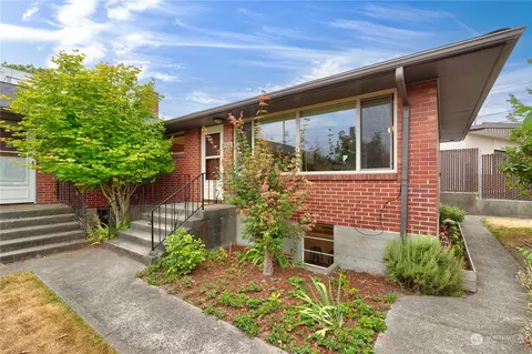 806 NW 54th St #A, Seattle, WA 98107