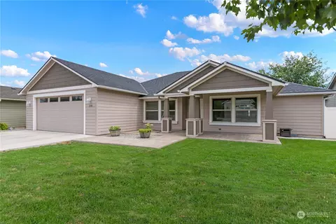 1719 Brambling Brae Ln, Wenatchee, WA 98801