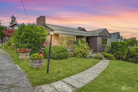 5536 S Holly St, Seattle, WA 98118
