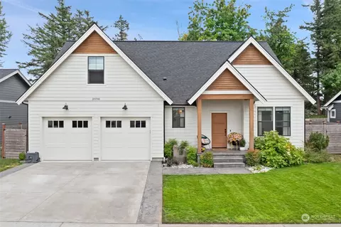 2090 Feather Dr, Lynden, WA 98264