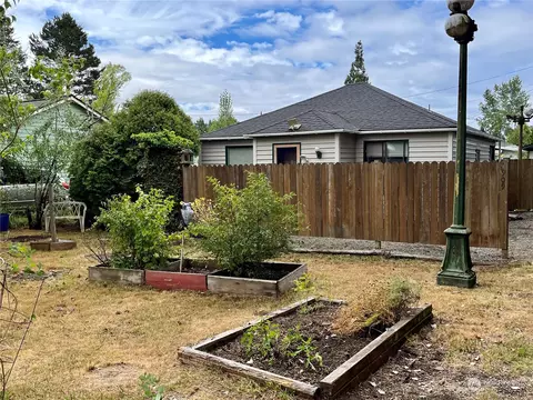 4909 Henley St, Blaine, WA 98230
