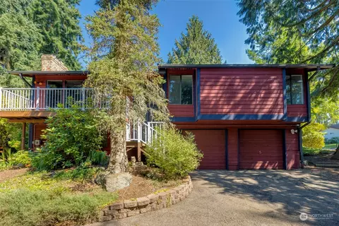 2710 NE Rosalie Pl, Poulsbo, WA 98370