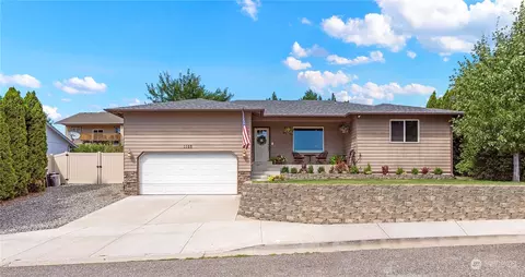 1185 Juno St SE, East Wenatchee, WA 98802