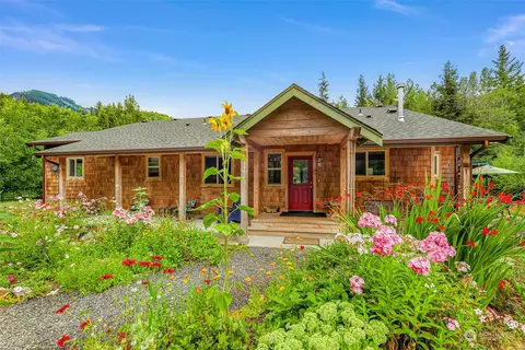 7202 S Pass Rd, Maple Falls, WA 98266
