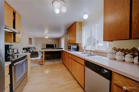 611 187th St E, Spanaway, WA 98387 photo 11