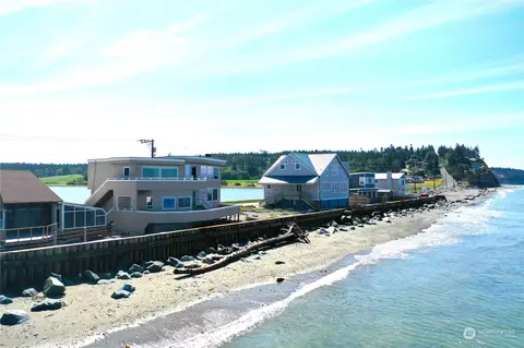 2523 W Beach Rd, Oak Harbor, WA 98277