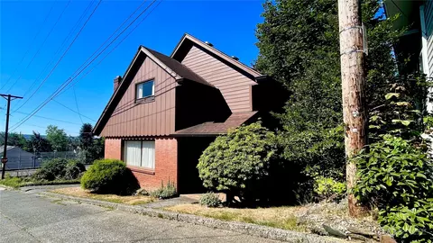 907 N Division St, Aberdeen, WA 98520