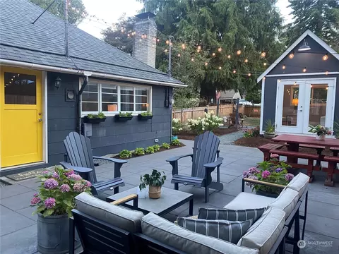 3040 NE 86th St, Seattle, WA 98115