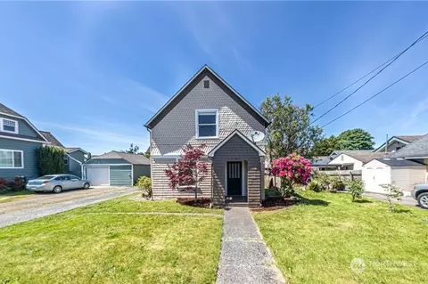 612 7th St, Hoquiam, WA 98550