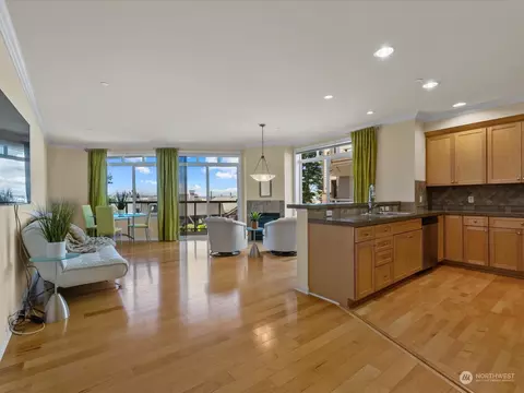 505 5th Ave S #207, Edmonds, WA 98020