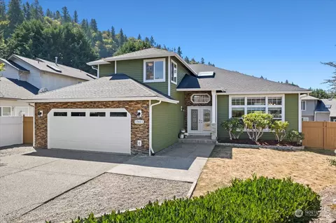 15611 157th Ave SE, Renton, WA 98058