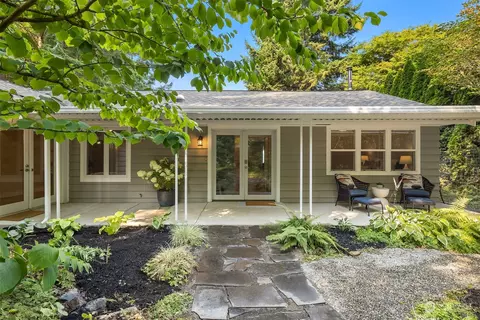 14310 Henderson Rd NE, Bainbridge Island, WA 98110
