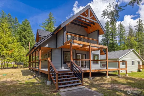 8535 Bluebell Ct, Maple Falls, WA 98266