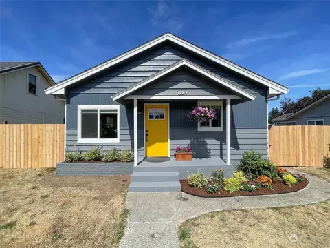 527 W 13th St, Port Angeles, WA 98363