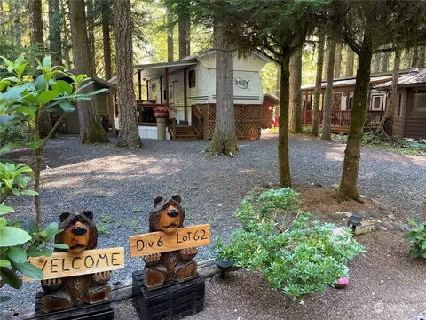 62 Riverside Dr, Deming, WA 98244