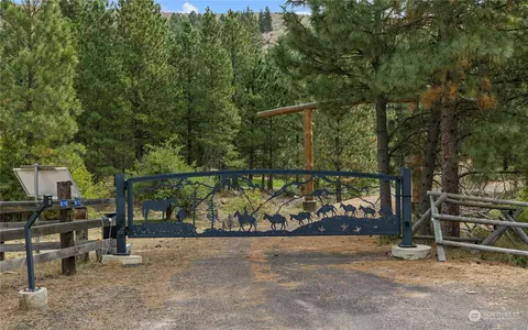 8192 Secret Canyon Rd, Ellensburg, WA 98926