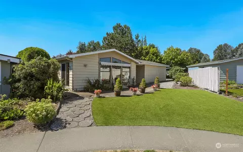 23927 Lake Dr W, Bothell, WA 98021