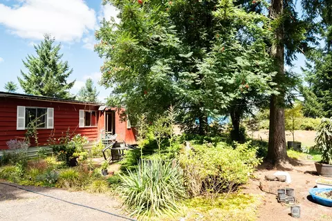 142 E Harkins Rd, Winlock, WA 98596
