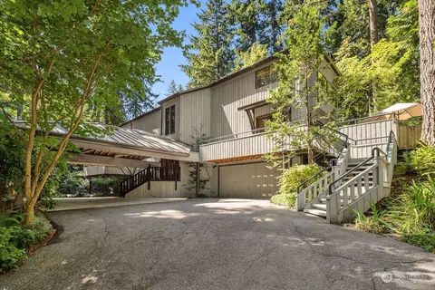 13000 NE 39th St, Bellevue, WA 98005