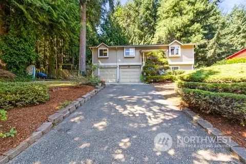 7605 Oak Park Dr NW, Bremerton, WA 98311