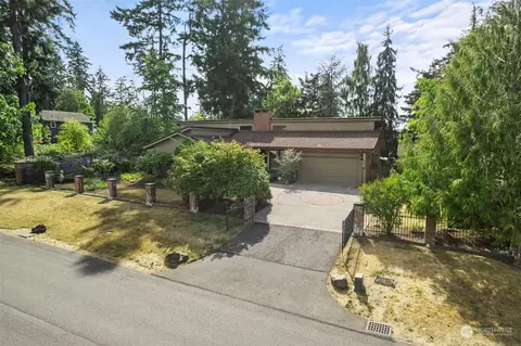 908 1st St, Steilacoom, WA 98388