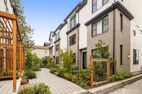 8326 C 13th Ave NW, Seattle, WA 98117