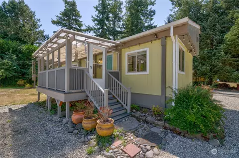 18105 Sandridge Rd, Long Beach, WA 98631