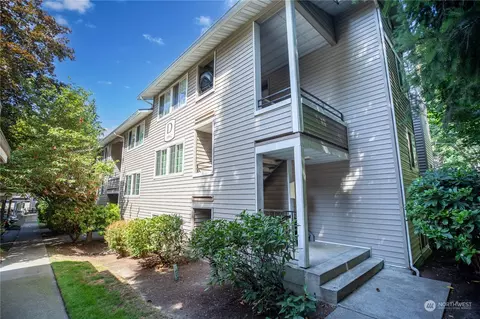 10012 NE 120th Ln #D202, Kirkland, WA 98034