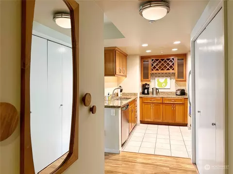 1415 2nd Ave #705, Seattle, WA 98101