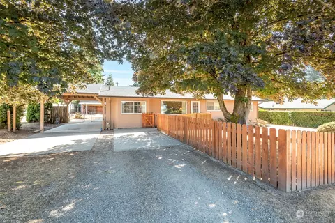 23823 SE 440th St, Enumclaw, WA 98022