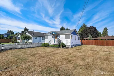 5718 Milwaukee Ave E, Puyallup, WA 98372