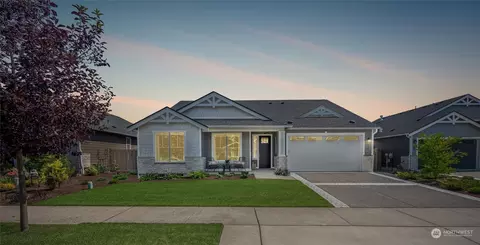 984 Rainier Loop, Mount Vernon, WA 98274