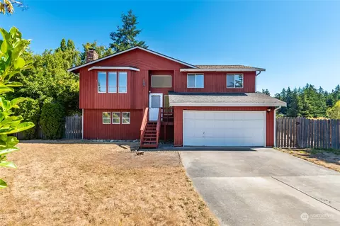 998 SW Kingma Ct, Oak Harbor, WA 98277