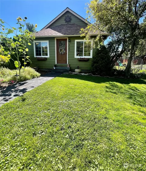 227 W Dayton Ave, Dayton, WA 99328