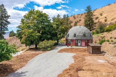 657 Cagle Gulch Rd, Chelan, WA 98816