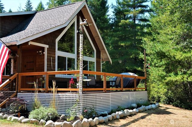 301 E Kingsley Pl, Belfair, WA 98528