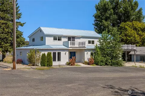 318 W Maple St, Almira, WA 99103